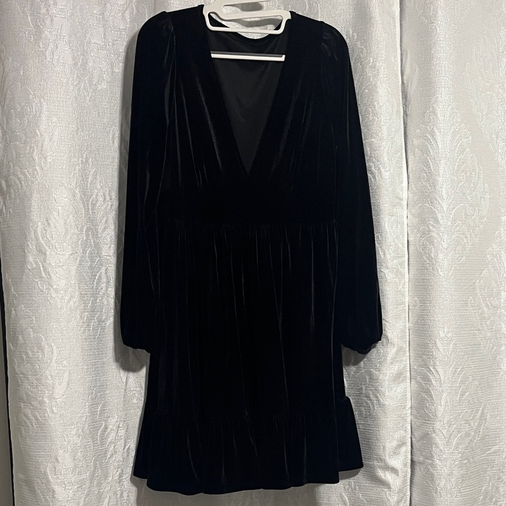 Chic Black Velvet Long Sleeve Dress